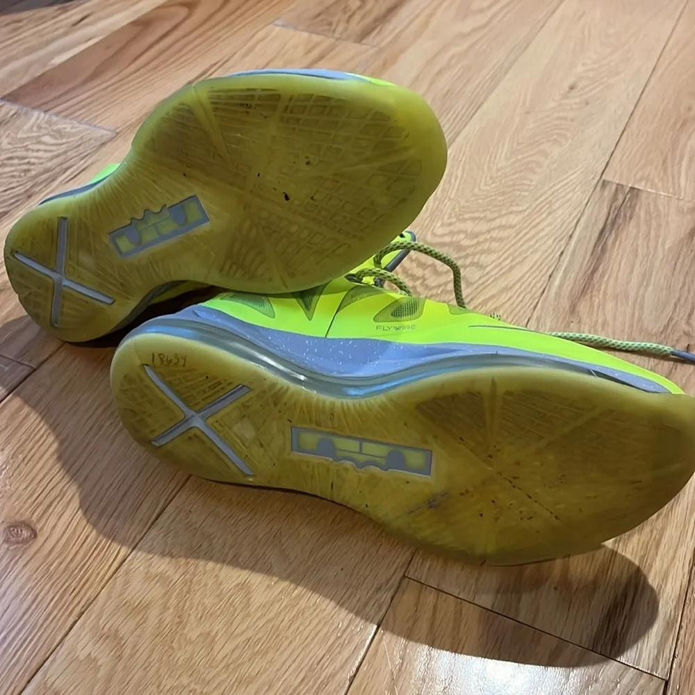 Nike Lebron X VOLT basketball Sneakers yellow gray sz 8.5 - Picture 12 of 16